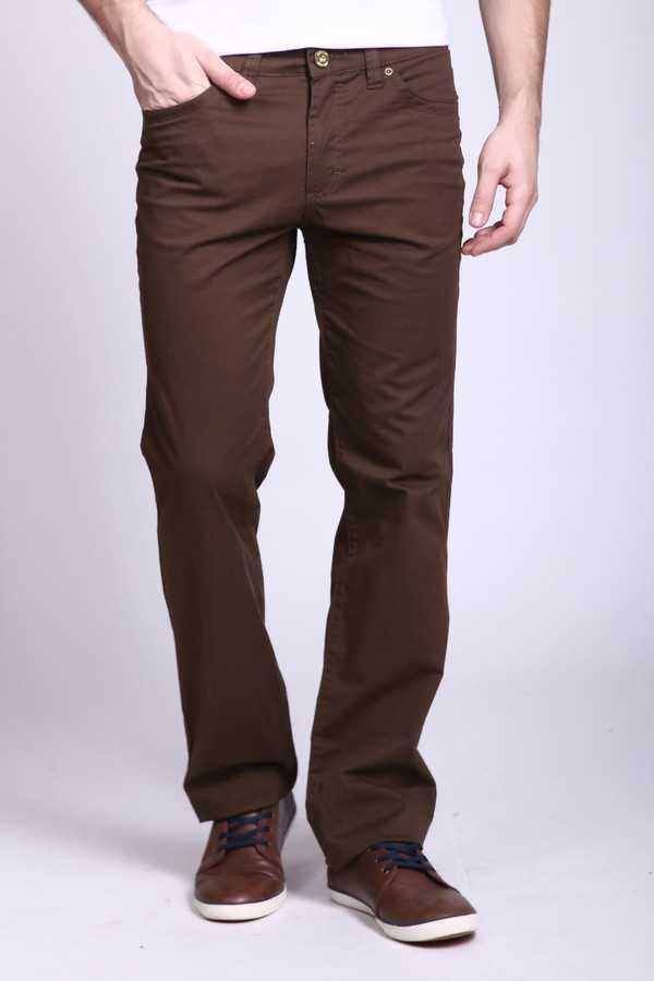 С чем носить коричневые брюки (джинсы) - 110 фото - шкатулка красоты