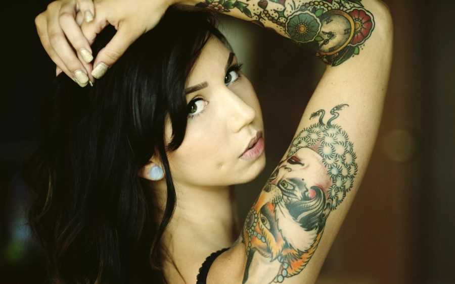 Татуировки для девушек на запястье: 51 фото, надписи, значения, идеи тату для руки