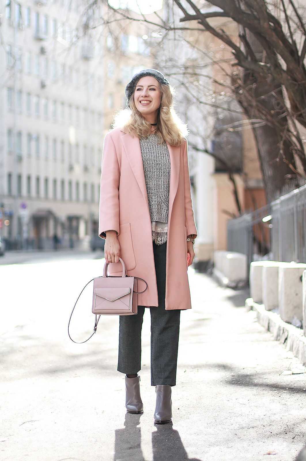 С чем носить розовое пальто – светлое, пудровое, персиковое, с короткими рукавами: лучшие образы