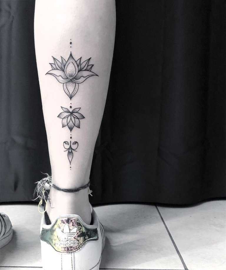 Значение татуировок для девушек на ноге