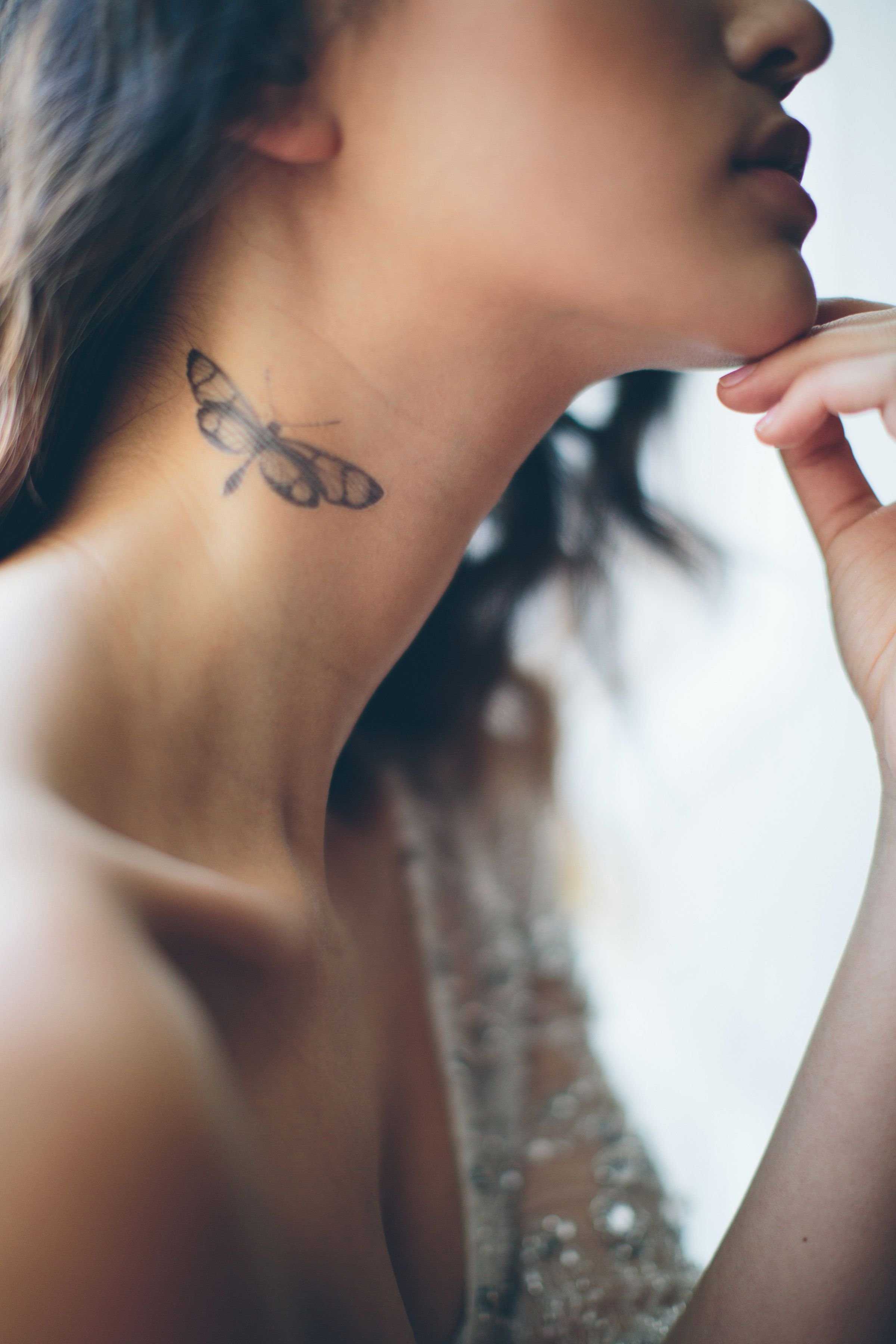 Как выбрать первую татуировку: идеи тату 2021 для девушек | world fashion channel