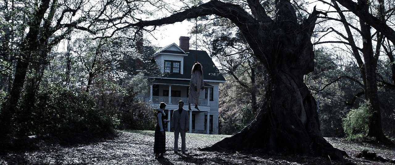 Топ-12 лучших фильмо ужасов про дом, в который переехала семья.
