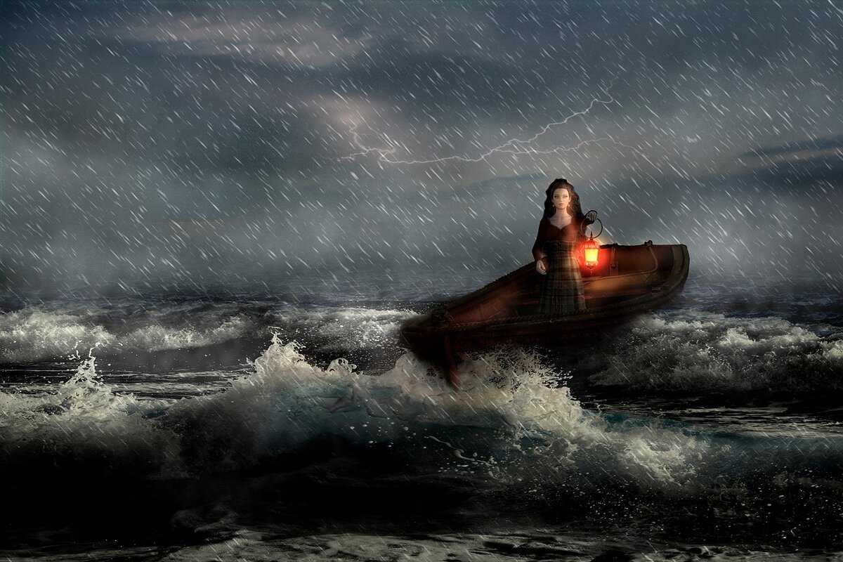 Лодка в бушующем море