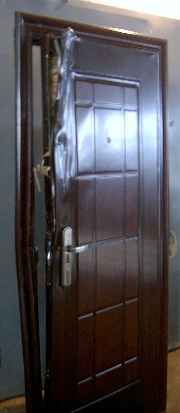 Приснилась дверь в квартиру. Китайская металлическая дверь сбоку. Китайская входная дверь сбоку. Китайская входная дверь вид сбоку. Переделка китайской входной двери.