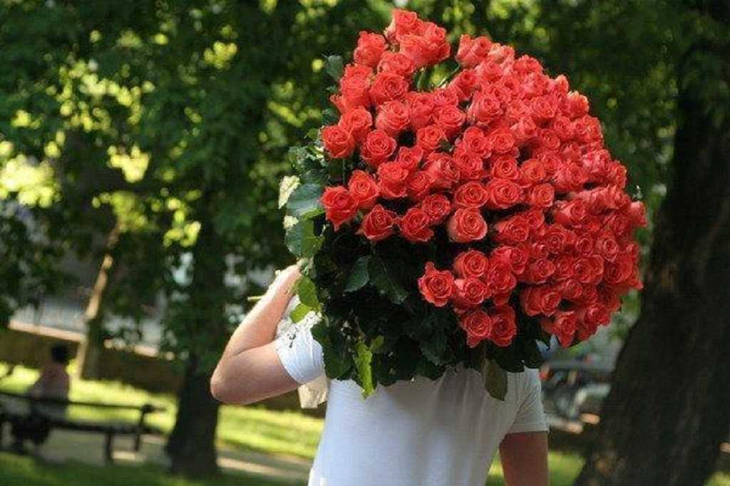 Можно ли дарить одну розу девушке?